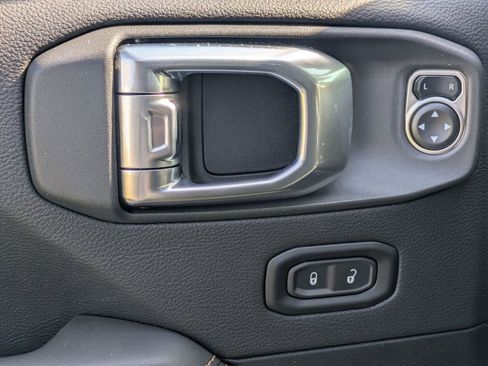 New 2025 Jeep Wrangler Unlimited Rubicon 392 image 13