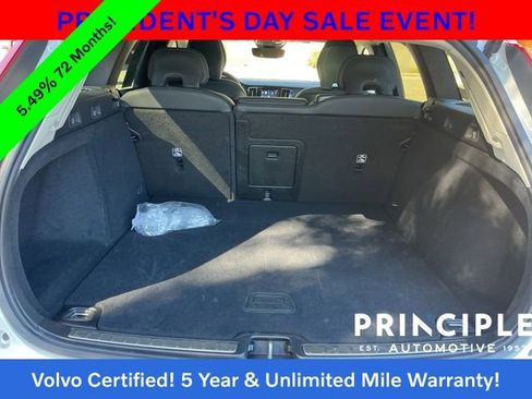 Certified 2025 Volvo V60 B5 Cross Country Plus image 30