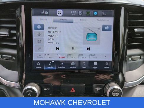 Used 2022 RAM 1500 Laramie AWD/4WD image 14