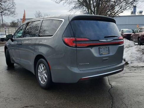 Certified 2025 Chrysler Pacifica Select image 31