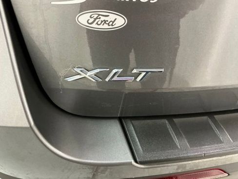 Used 2021 Ford Explorer XLT w/ Equipment Group 202A image 7