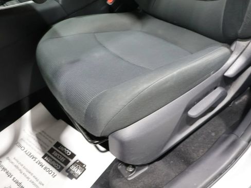 Used 2021 Toyota RAV4 LE AWD/4WD image 12