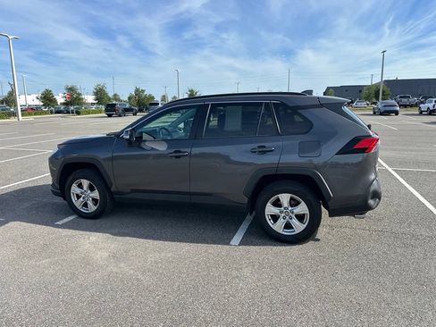 Used 2021 Toyota RAV4 XLE w/ Convenience Package FWD image 10