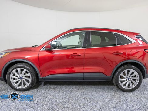Used 2021 Ford Escape Titanium w/ Titanium Elite Package AWD/4WD image 4