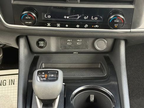 Used 2025 Nissan Rogue SV FWD image 24