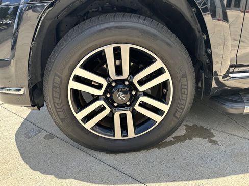 Used 2017 Toyota 4Runner Limited AWD/4WD image 31