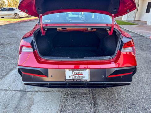 Used 2024 Hyundai Elantra Limited image 13