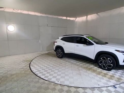 Used 2024 Chevrolet Trax RS w/ Driver Confidence Package image 4