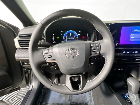 Used 2025 Toyota Camry SE FWD image 18
