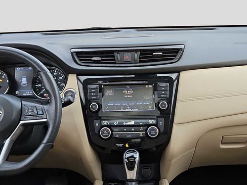 Used 2019 Nissan Rogue SL w/ Premium Package image 14
