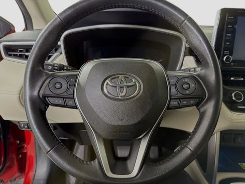 Used 2022 Toyota Corolla Cross XLE w/ Convenience Package FWD image 15