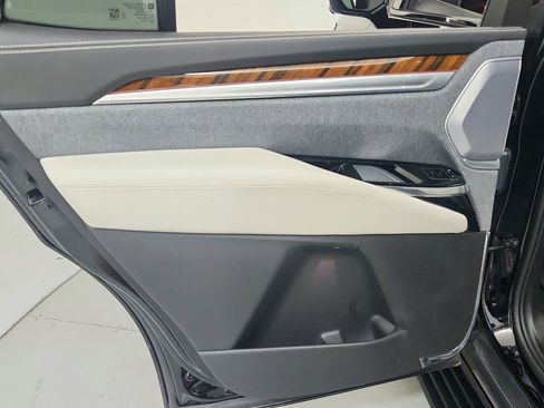 Certified 2025 Cadillac Escalade Sport Platinum w/ LPO, Floor Liner Package AWD/4WD image 22