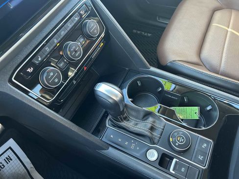 Used 2021 Volkswagen Atlas SEL Premium image 15