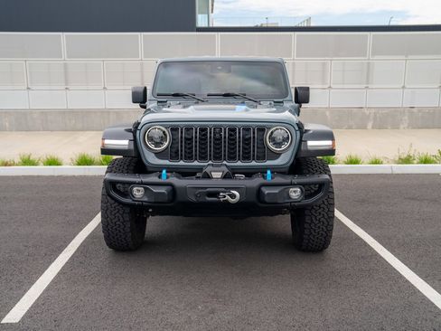 Used 2024 Jeep Wrangler Unlimited Rubicon 4xe w/ Capability Package AWD/4WD image 6