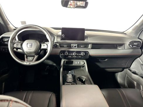 Certified 2025 Honda Pilot TrailSport image 13