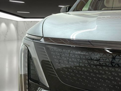 New 2026 Cadillac Vistiq Luxury AWD/4WD image 10