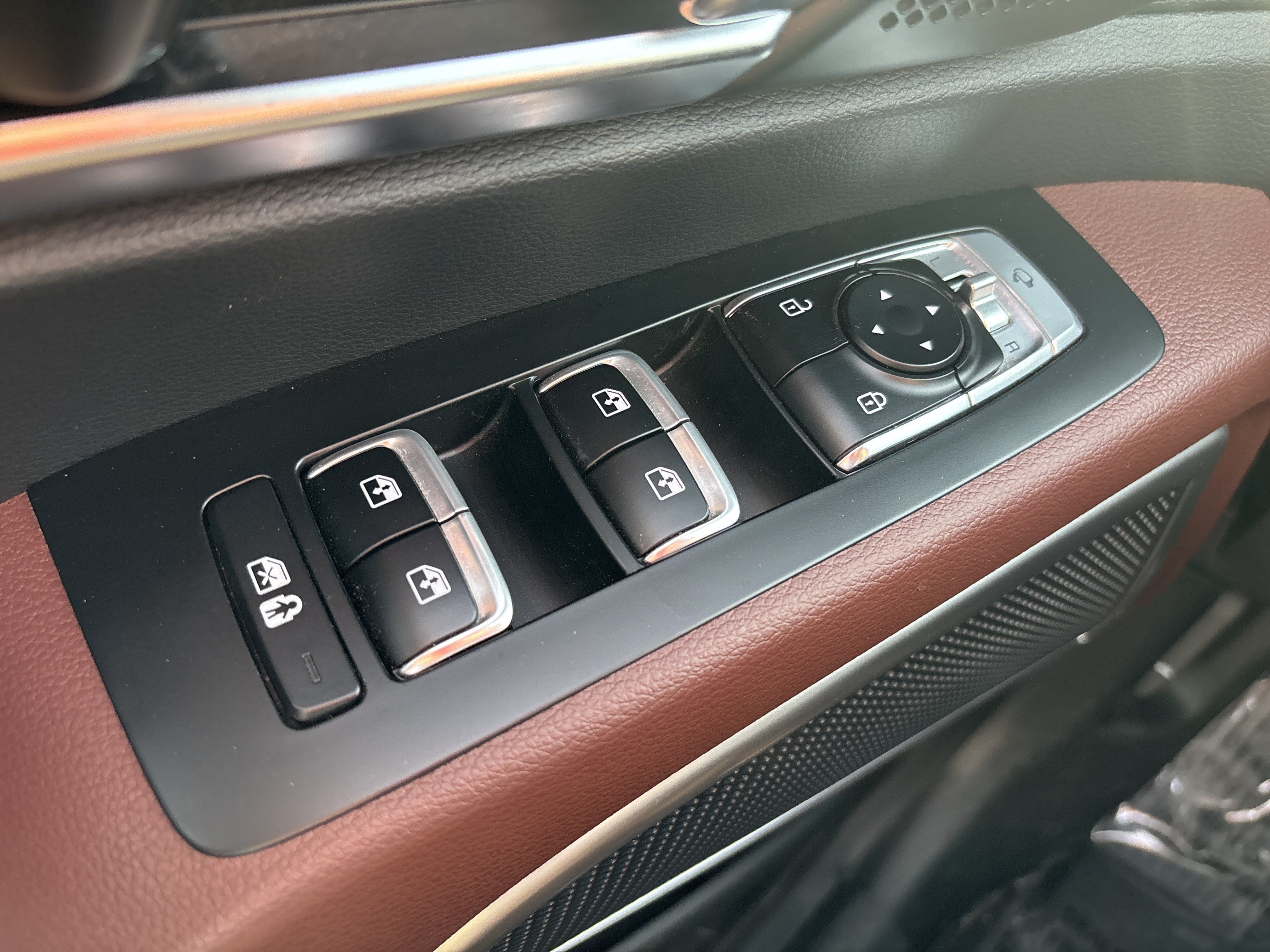 Used 2024 Kia Telluride EX w/ EX Captain's Chair Package AWD/4WD image 21