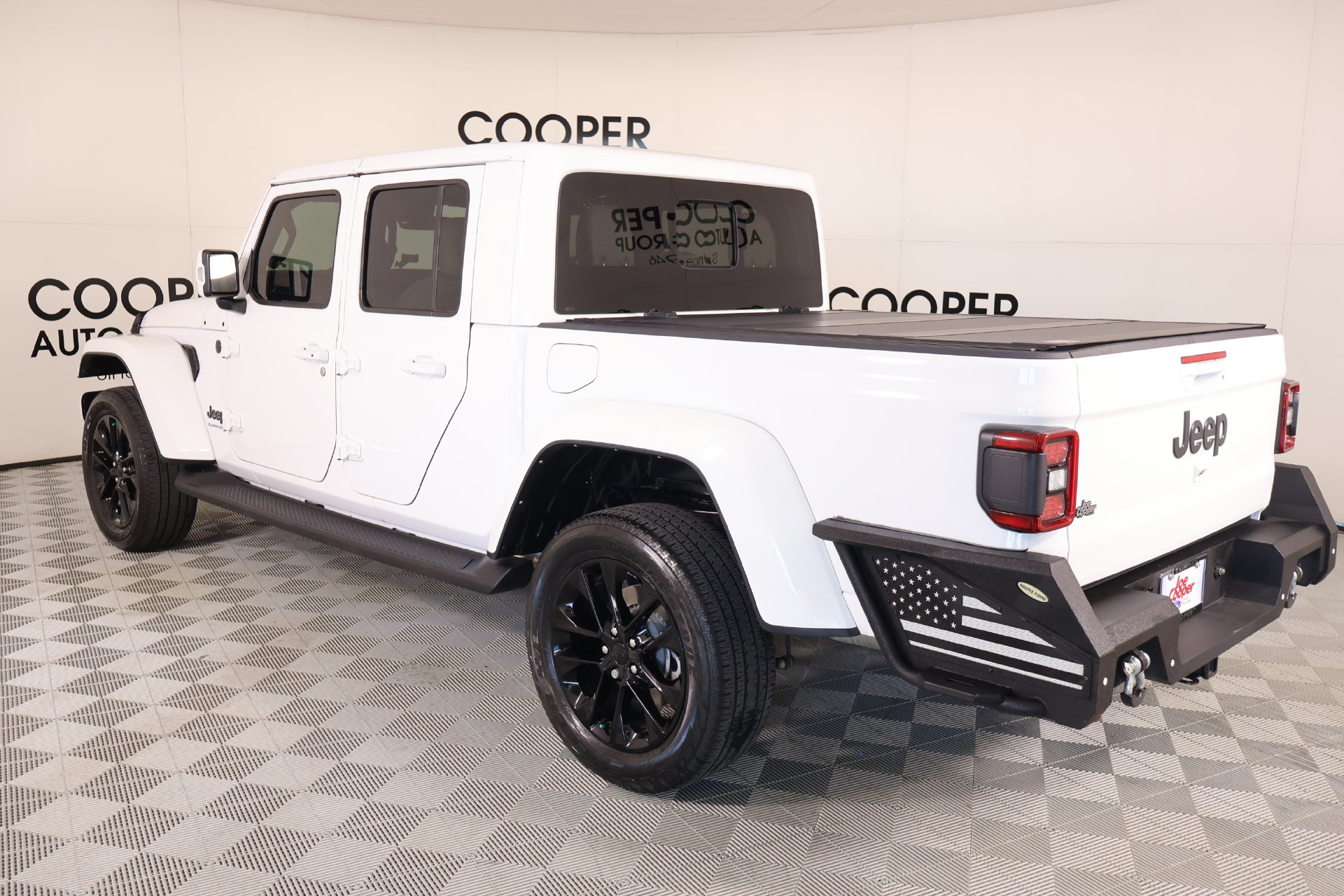 Used 2023 Jeep Gladiator Overland AWD/4WD image 23