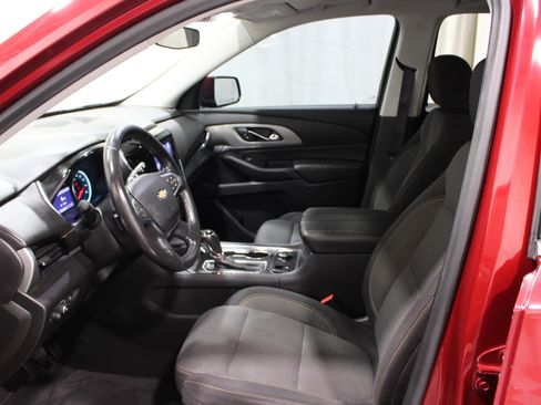 Used 2020 Chevrolet Traverse LT FWD image 3