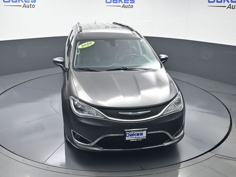 Used 2019 Chrysler Pacifica Touring-L FWD image 47