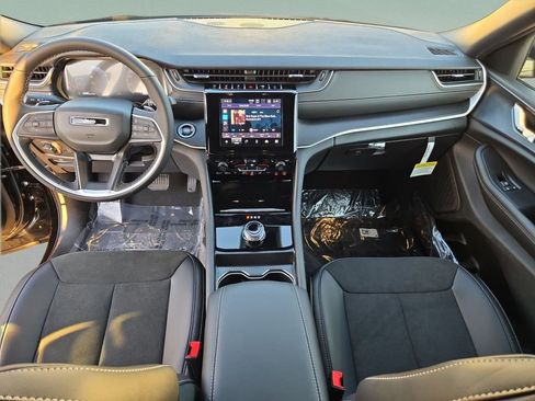 New 2025 Jeep Grand Cherokee Altitude RWD image 18