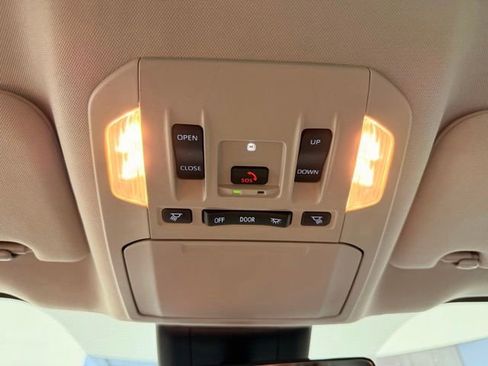 Used 2024 Toyota Highlander XLE AWD/4WD image 30