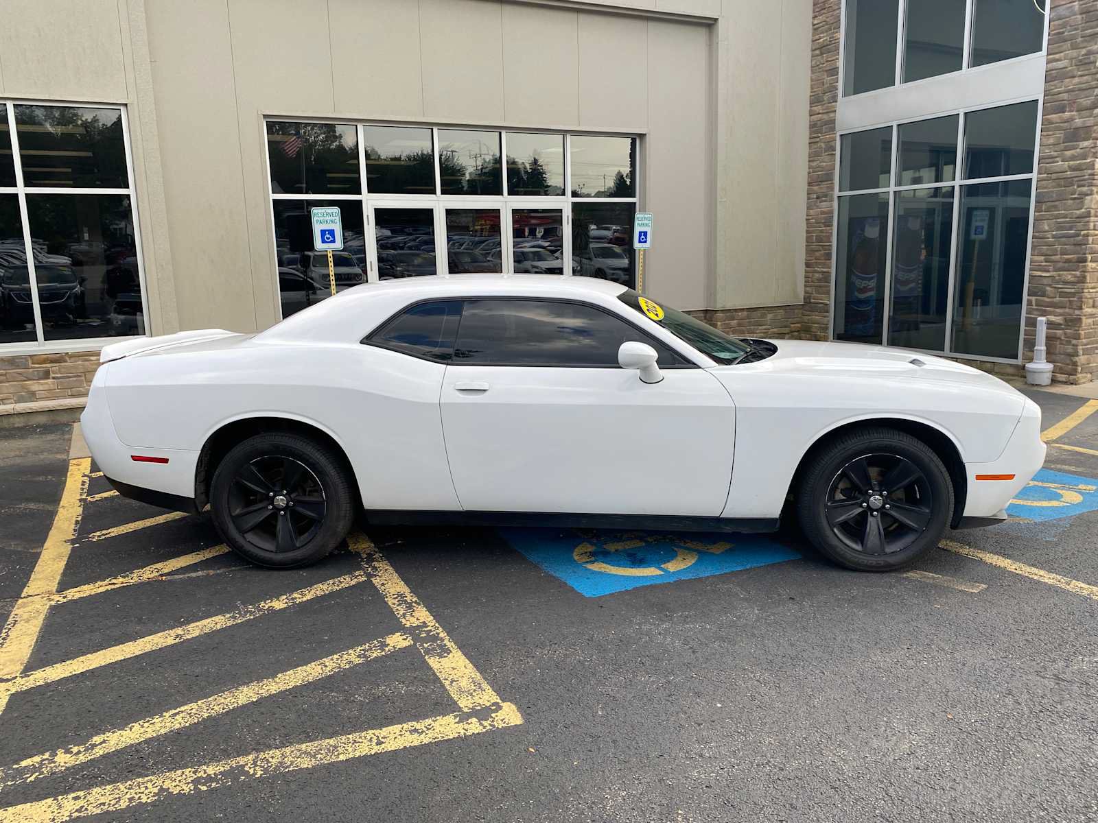 Used 2021 Dodge Challenger SXT w/ Driver Convenience Group RWD image 5