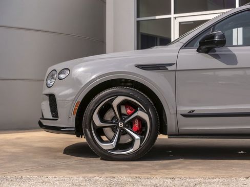 Used 2025 Bentley Bentayga AWD/4WD image 18