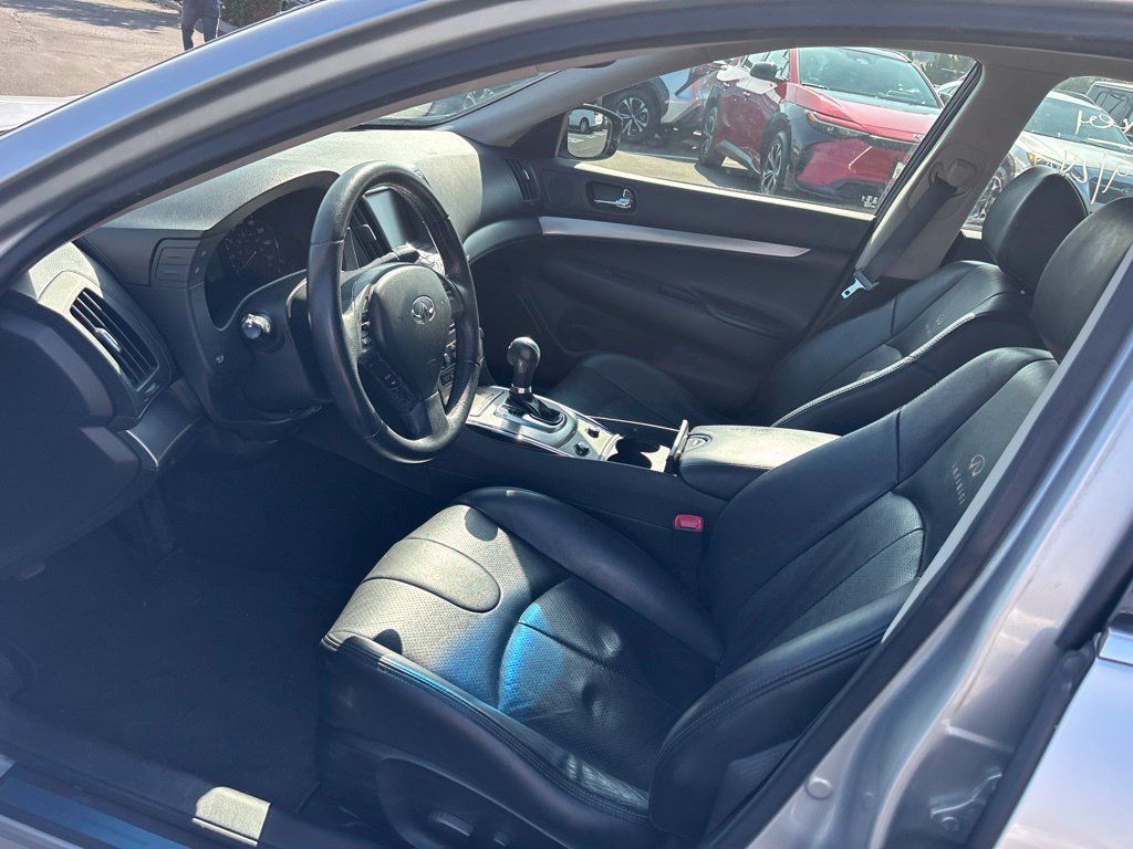 Used 2010 INFINITI G37 Journey RWD image 15