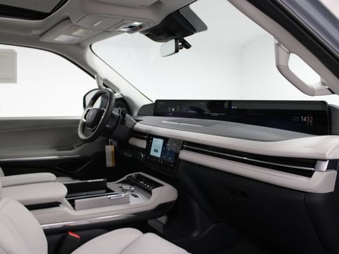 New 2026 Lincoln Navigator Reserve AWD/4WD image 31