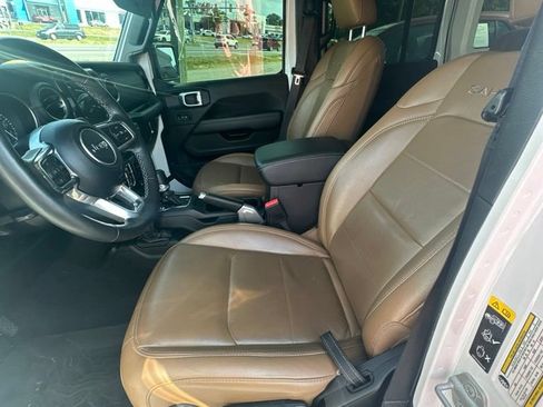 Used 2023 Jeep Wrangler Unlimited Sahara w/ Cold Weather Group AWD/4WD image 4