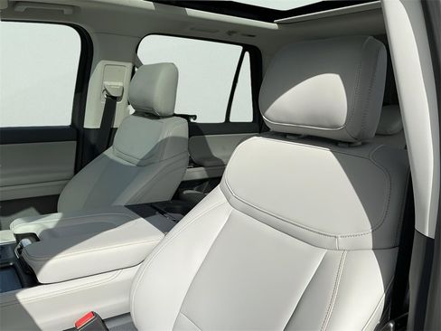 New 2025 Ford Expedition Active image 26