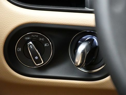 Certified 2026 Porsche Macan Turbo AWD/4WD image 25