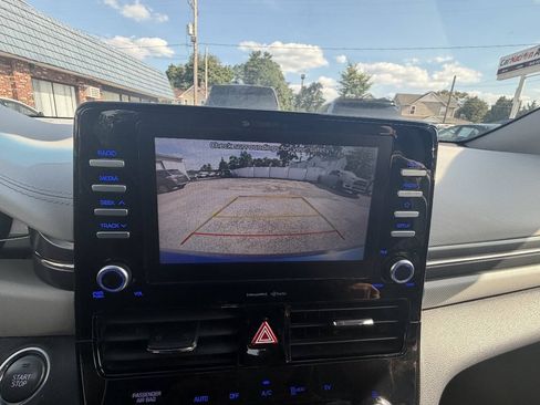 Used 2020 Hyundai Ioniq SE FWD image 40