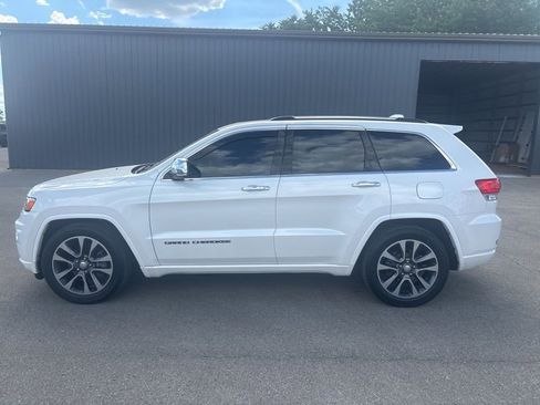 Used 2017 Jeep Grand Cherokee Overland AWD/4WD image 6