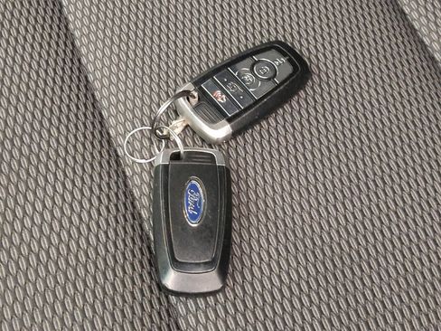 Used 2019 Ford Explorer XLT w/ Equipment Group 201A AWD/4WD image 32