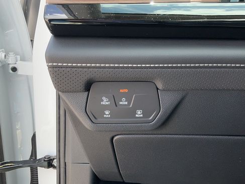 New 2026 Volkswagen Atlas SE FWD image 17
