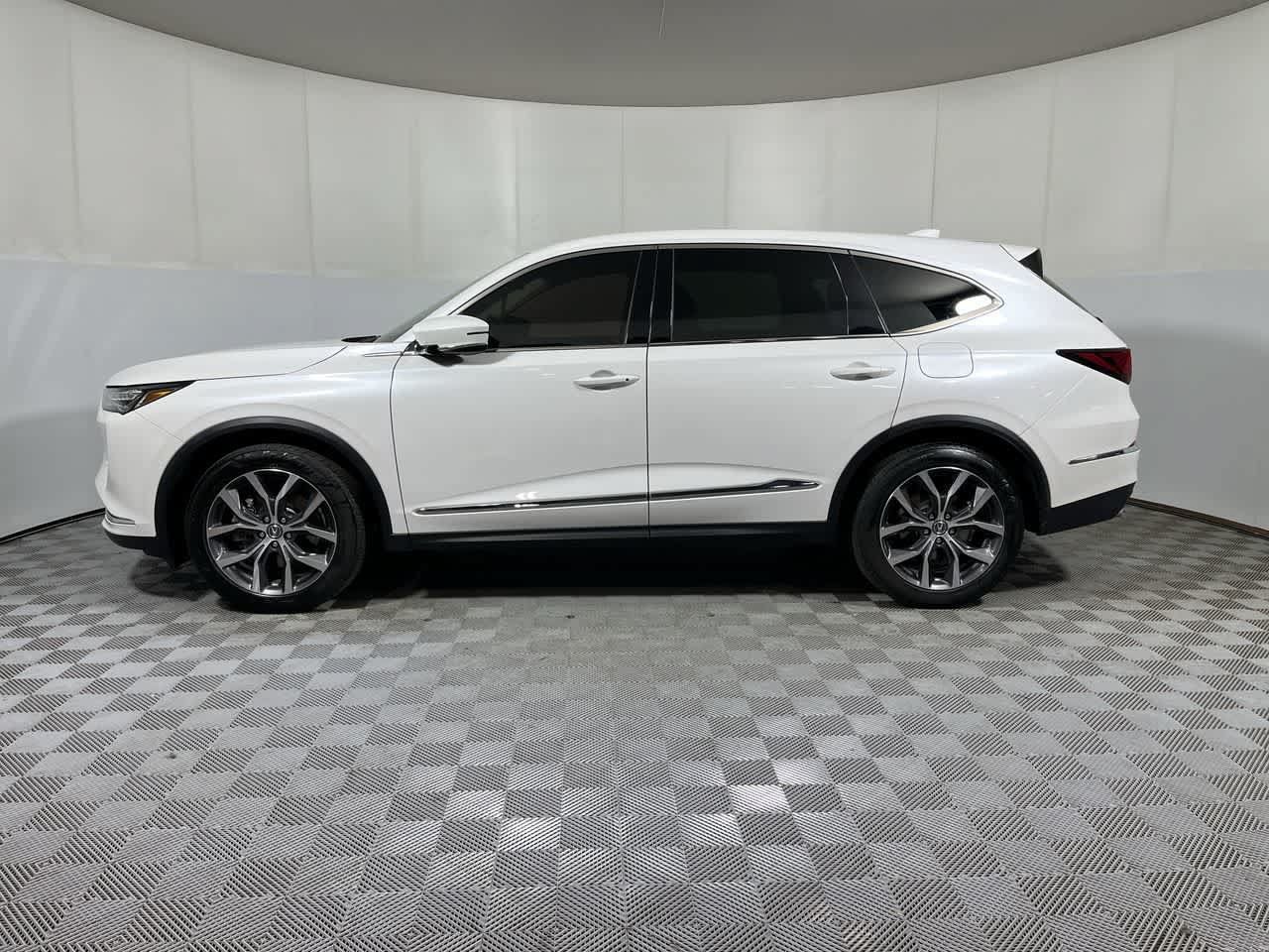 Certified 2024 Acura MDX w/ Technology Package AWD/4WD image 5