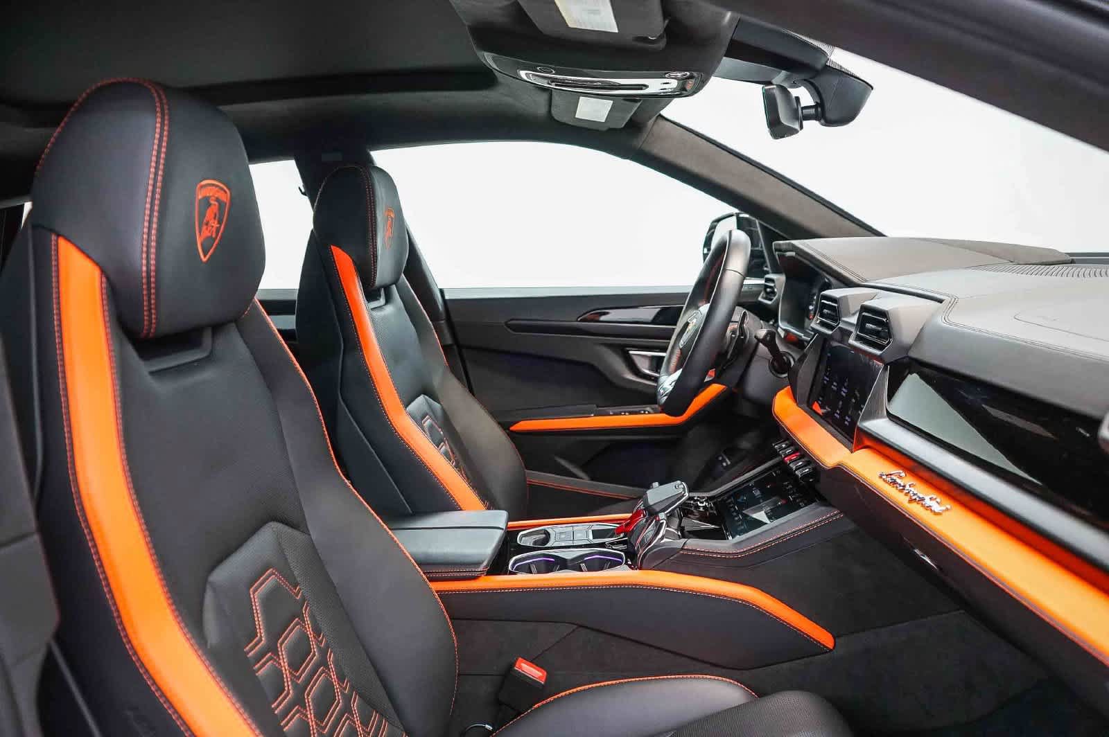 Used 2025 Lamborghini Urus SE AWD/4WD image 24