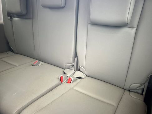 Used 2019 Toyota Highlander XLE image 16