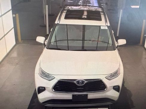Used 2021 Toyota Highlander Platinum AWD/4WD image 11