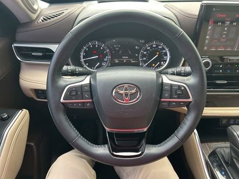Used 2022 Toyota Highlander Platinum AWD/4WD image 21