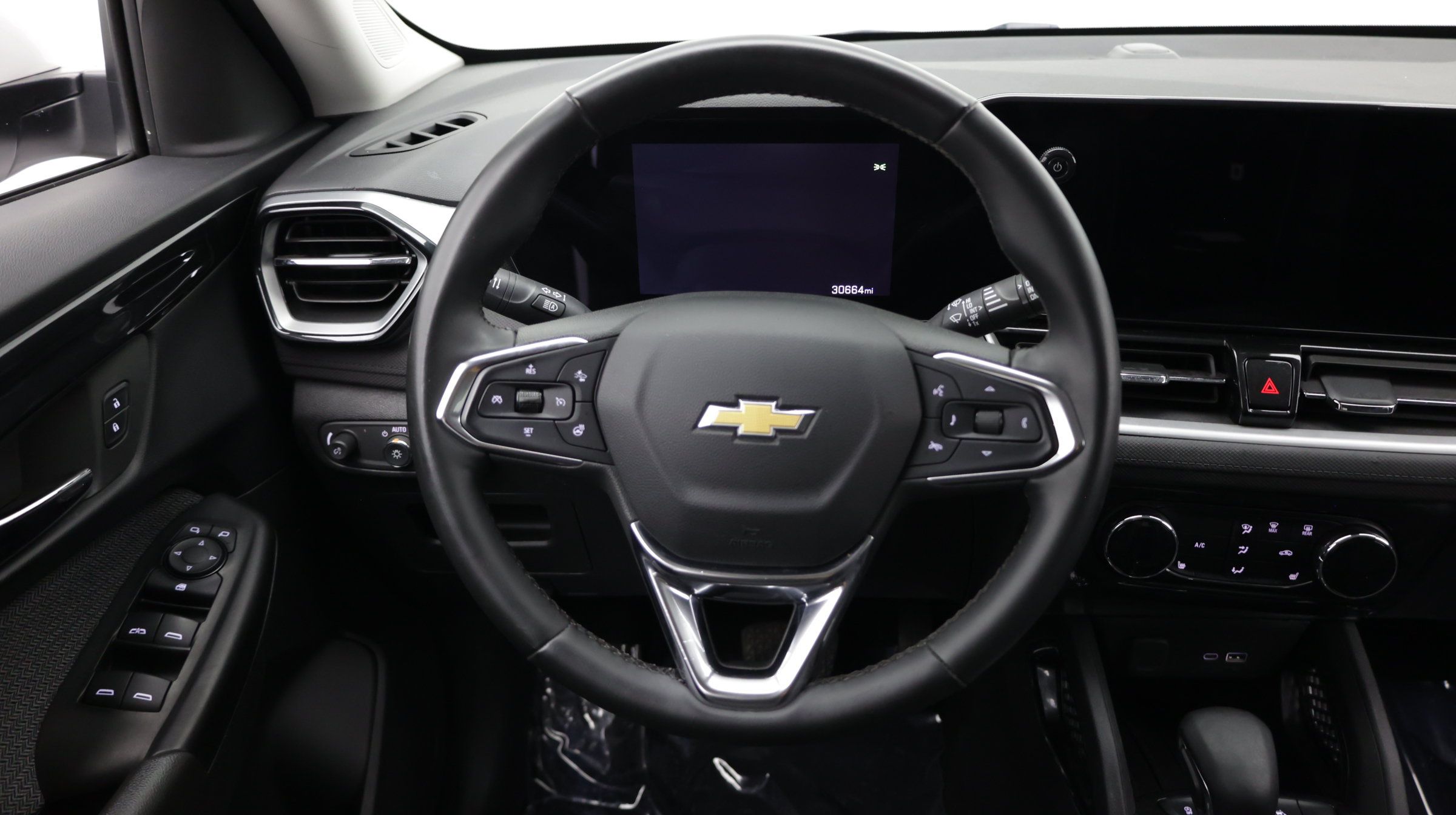 Used 2024 Chevrolet TrailBlazer LT w/ LT Cold Weather Package FWD image 30