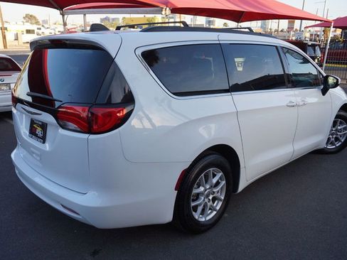 Used 2021 Chrysler Voyager Lxi image 6