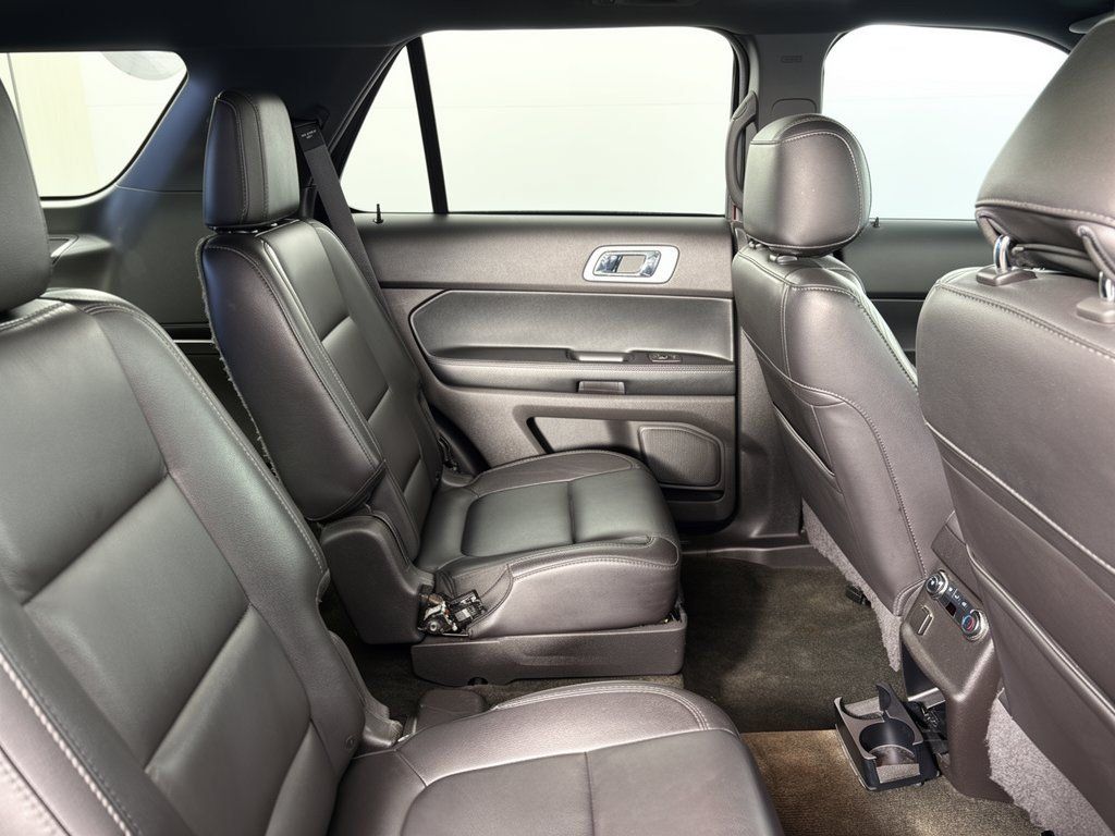 Used 2015 Ford Explorer XLT w/ Equipment Group 202A FWD image 29