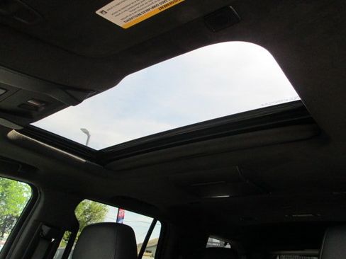 Used 2020 Cadillac Escalade Platinum AWD/4WD image 31
