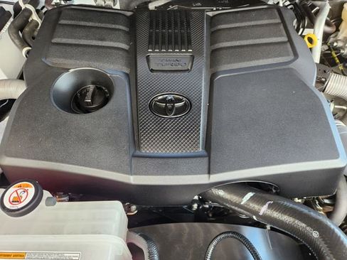 Used 2025 Toyota Tundra Limited w/ TRD Off-Road Package AWD/4WD image 32