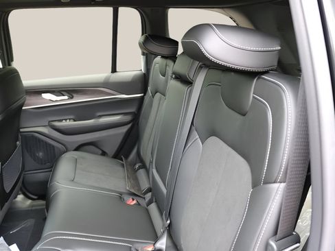 New 2026 Jeep Grand Cherokee 4WD image 16
