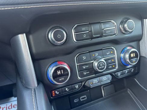 Used 2024 GMC Yukon SLT w/ SLT Premium Package image 25