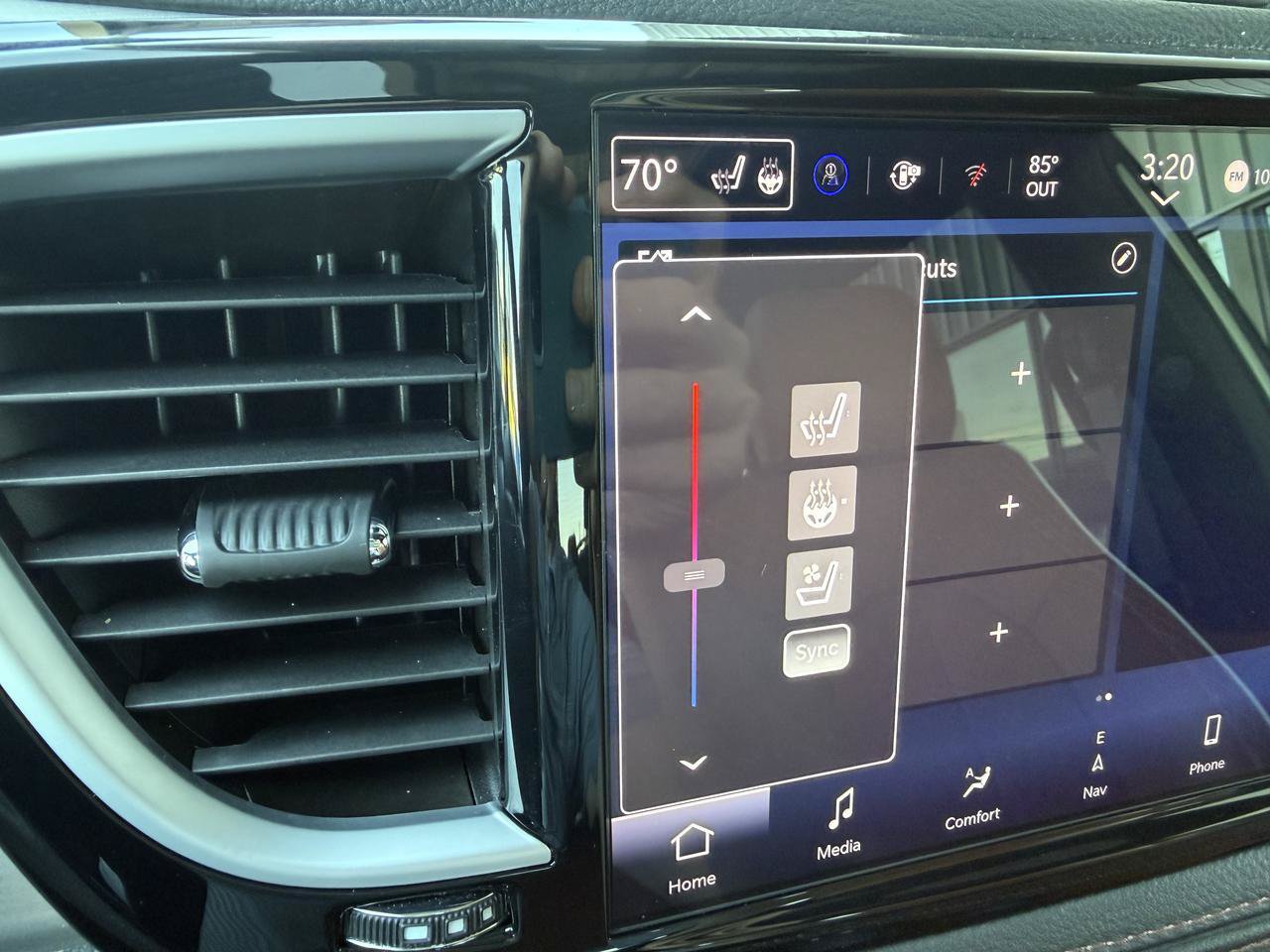 Used 2024 Chrysler Pacifica Pinnacle FWD image 23